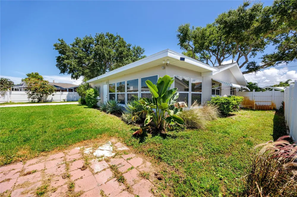1744 HARBOR CIRCLE E Largo, FL 33770