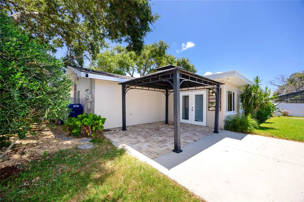 1744 HARBOR CIRCLE E Largo, FL 33770