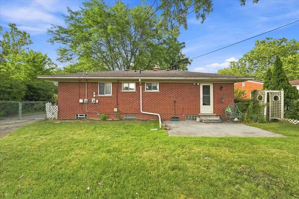 27445 Buckingham Street Livonia City, MI 48154