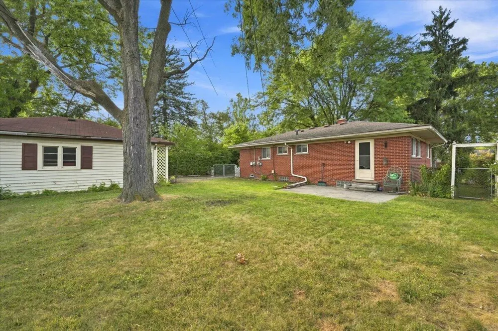 27445 Buckingham Street Livonia City, MI 48154