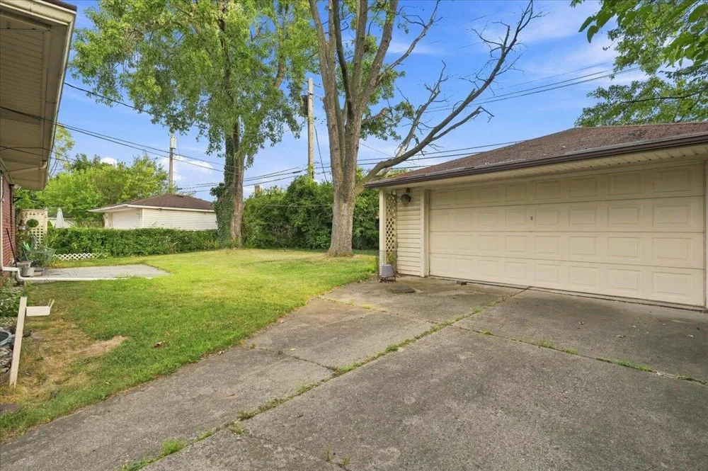 27445 Buckingham Street Livonia City, MI 48154