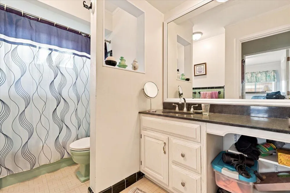 27445 Buckingham Street Livonia City, MI 48154
