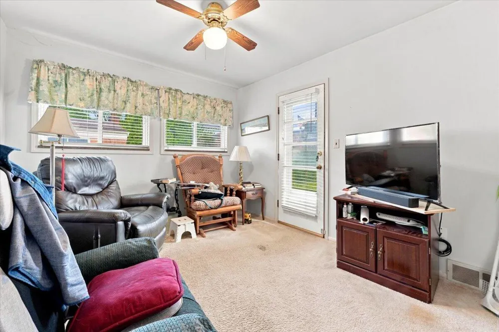 27445 Buckingham Street Livonia City, MI 48154