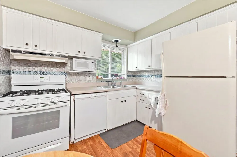 27445 Buckingham Street Livonia City, MI 48154