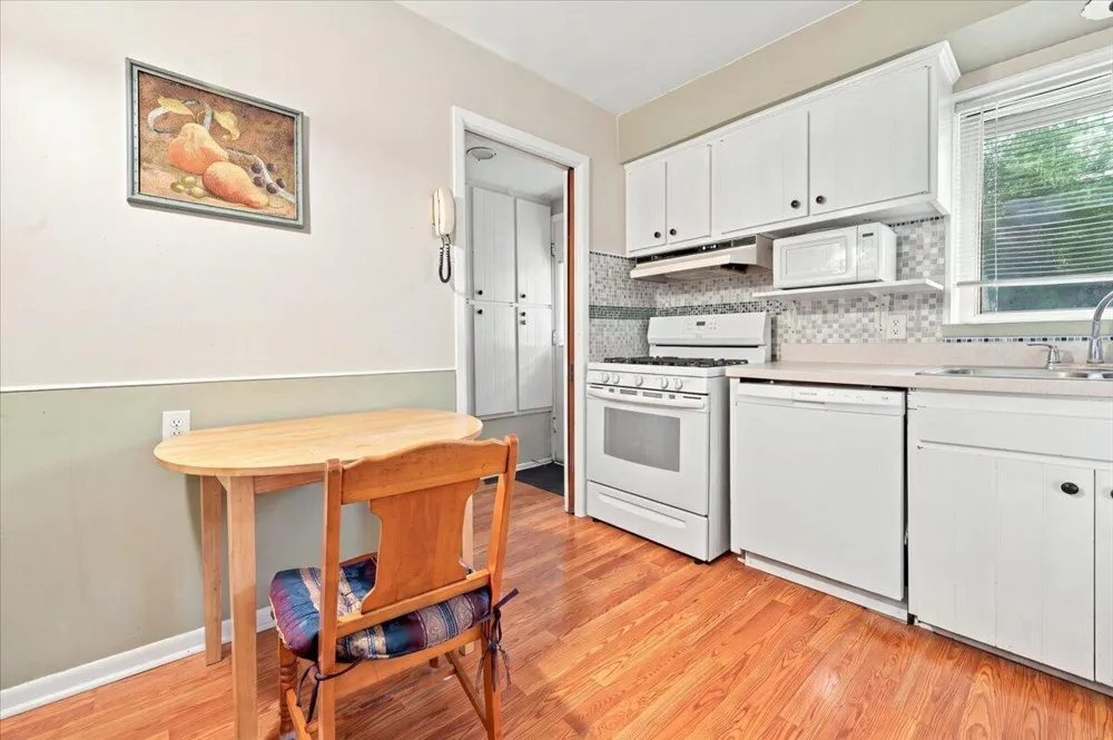 27445 Buckingham Street Livonia City, MI 48154