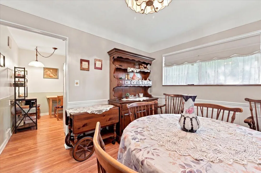 27445 Buckingham Street Livonia City, MI 48154