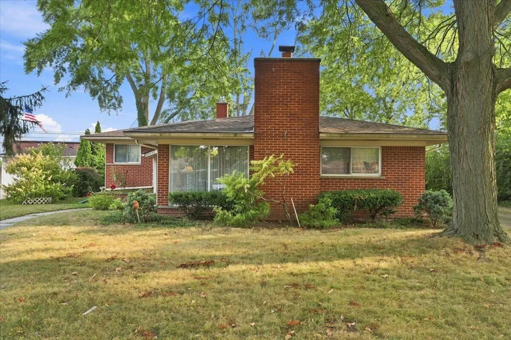 27445 Buckingham Street Livonia City, MI 48154