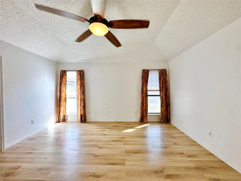 807 Fondren Drive Arlington, TX 76001