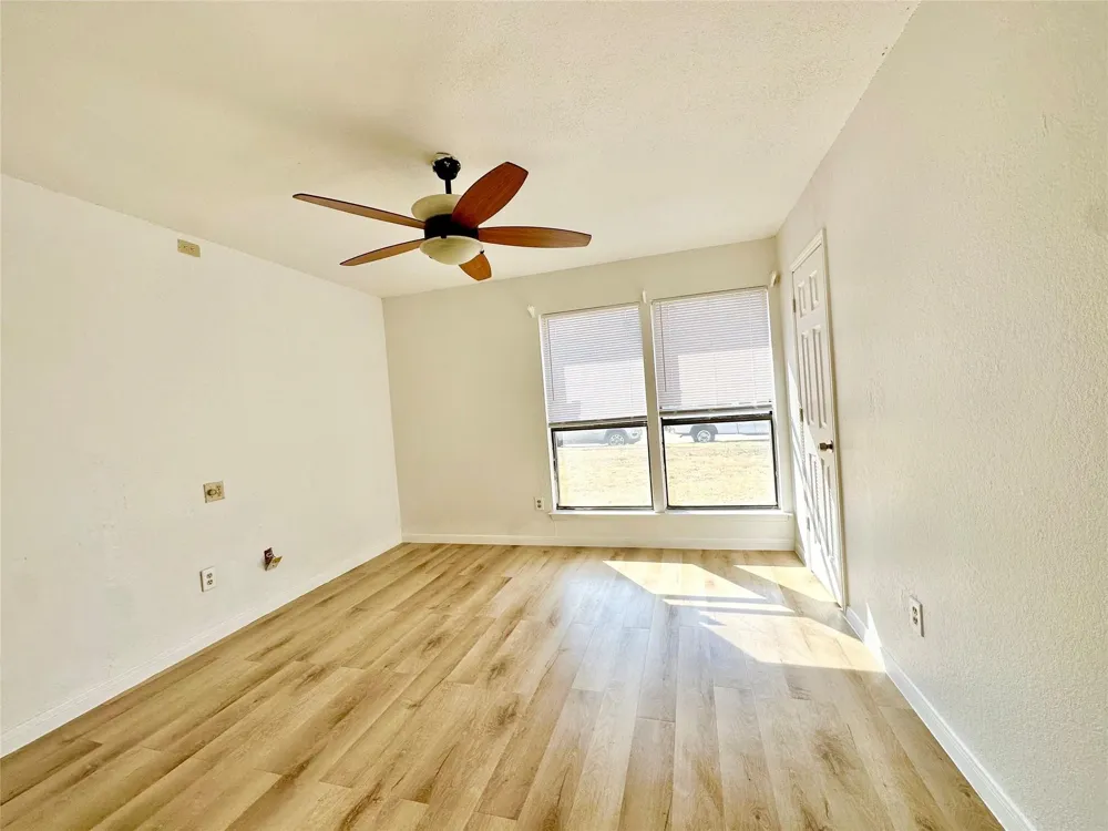 807 Fondren Drive Arlington, TX 76001