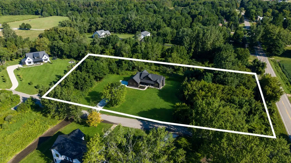 6011 Hidden Creek Trail Hamilton, MI 49419