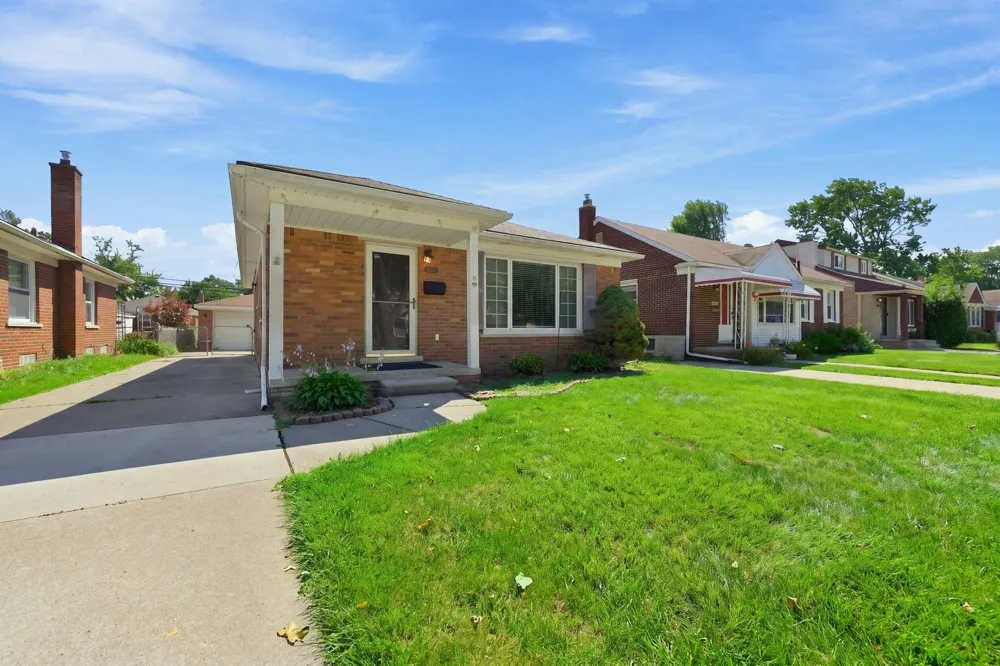 11386 Hemingway Street Redford, MI 48239