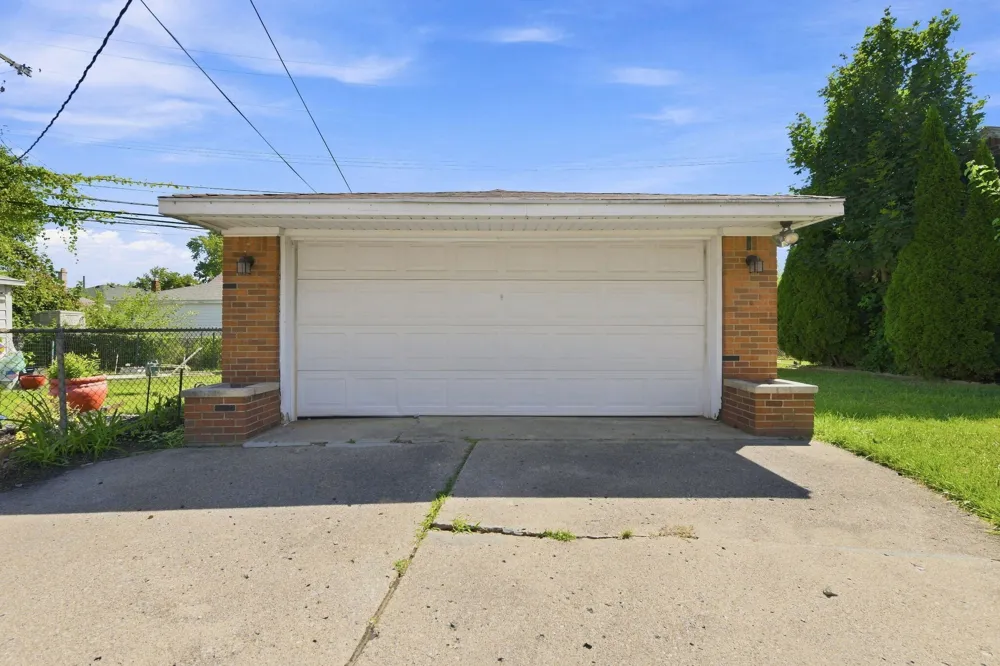 11386 Hemingway Street Redford, MI 48239