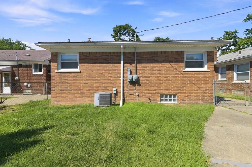11386 Hemingway Street Redford, MI 48239