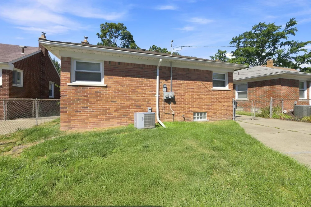 11386 Hemingway Street Redford, MI 48239