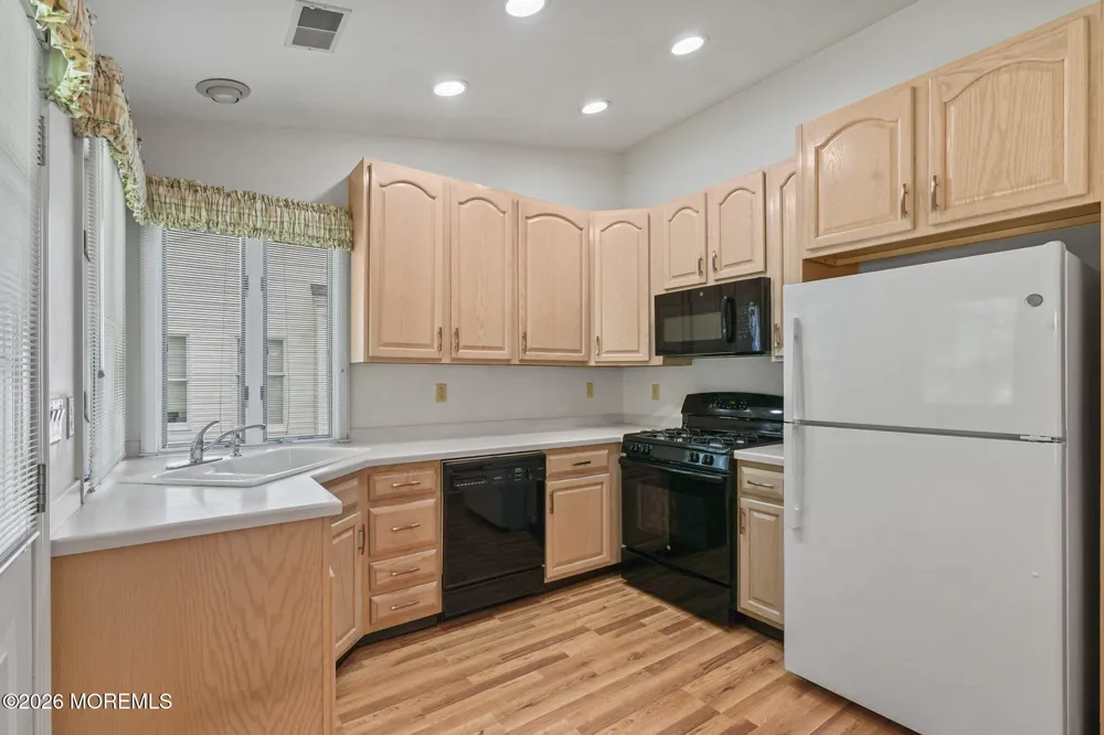 513 Waterford Drive Manchester, NJ 08759