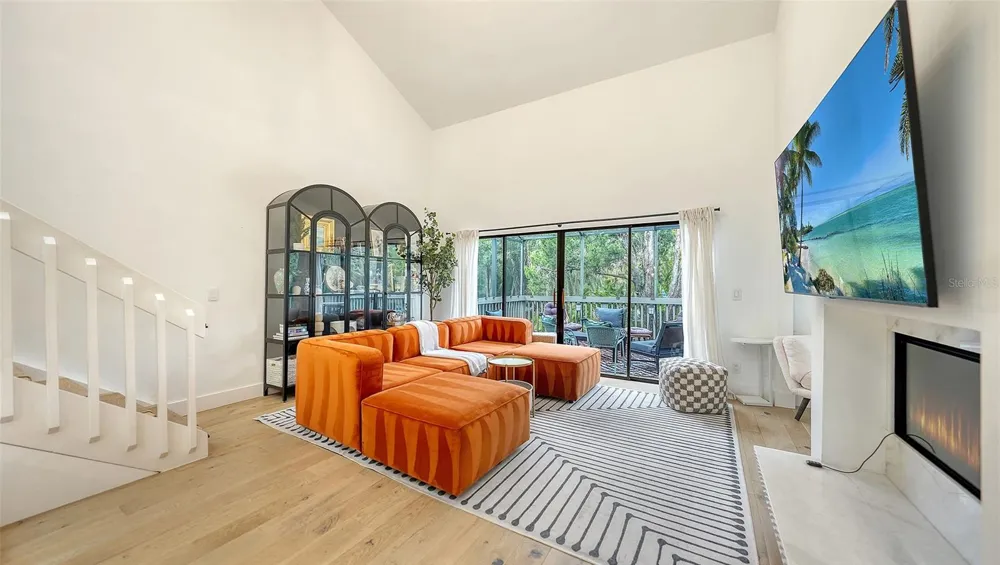 1372 LANDINGS POINT #28 Sarasota, FL 34231