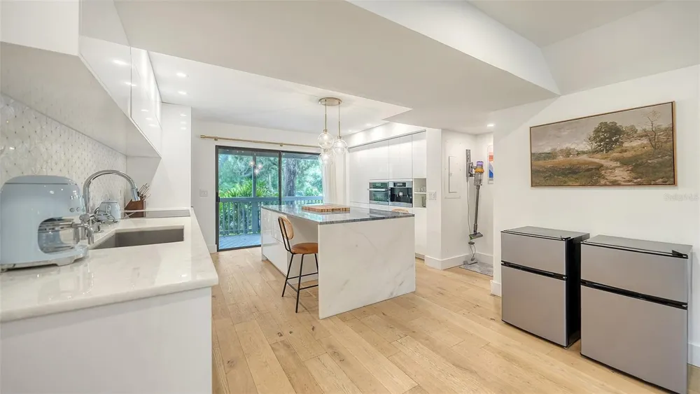 1372 LANDINGS POINT #28 Sarasota, FL 34231