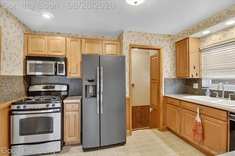 24910 Manhattan Street St Clair Shores City, MI 48080