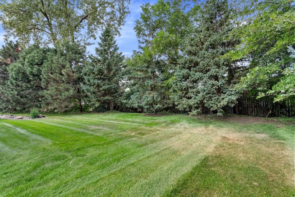 339 Summer Place E Maplewood, MN 55117