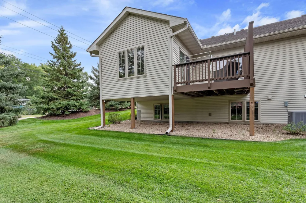 339 Summer Place E Maplewood, MN 55117
