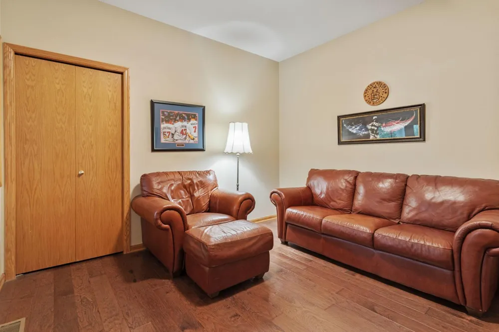 339 Summer Place E Maplewood, MN 55117