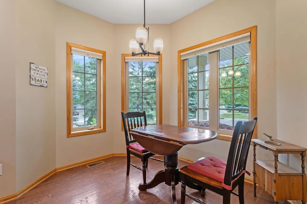 339 Summer Place E Maplewood, MN 55117