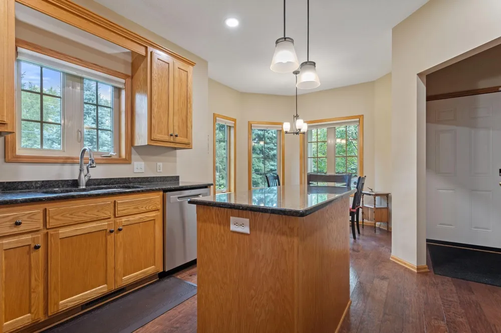 339 Summer Place E Maplewood, MN 55117