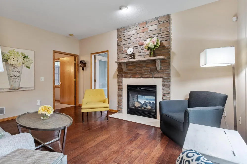 339 Summer Place E Maplewood, MN 55117