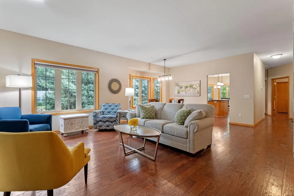 339 Summer Place E Maplewood, MN 55117