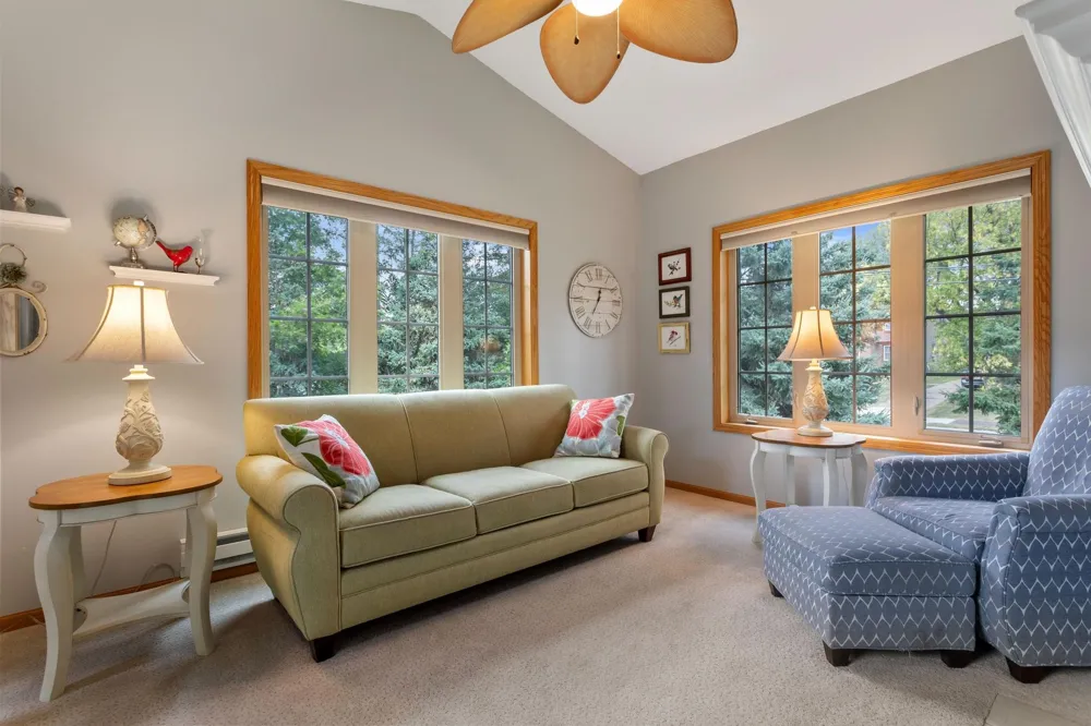 339 Summer Place E Maplewood, MN 55117