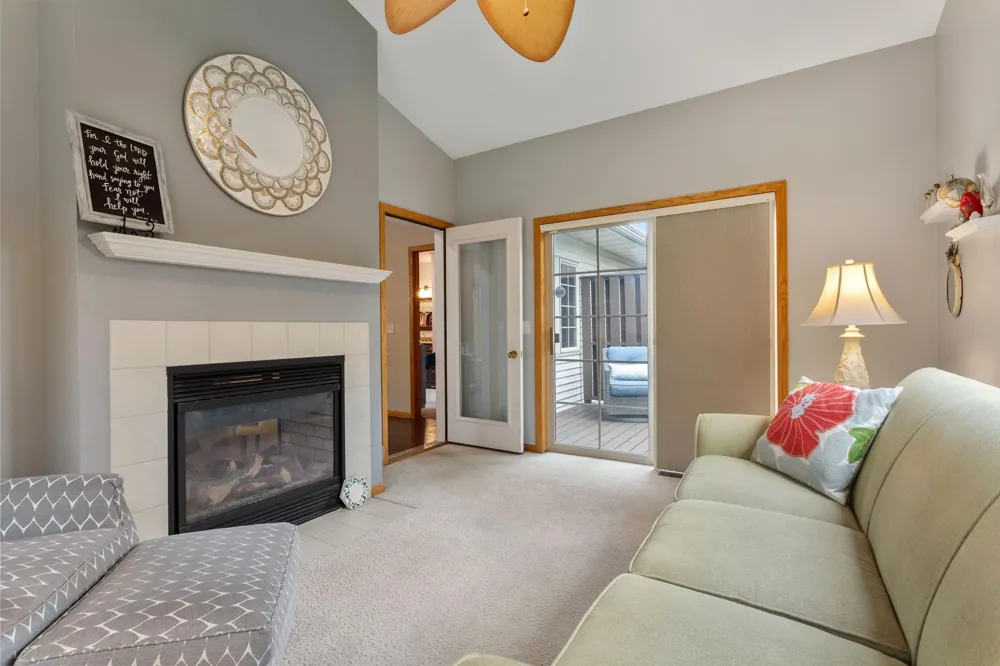 339 Summer Place E Maplewood, MN 55117
