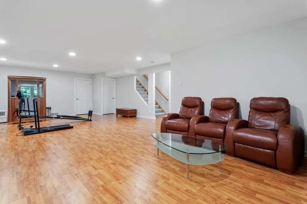 339 Summer Place E Maplewood, MN 55117