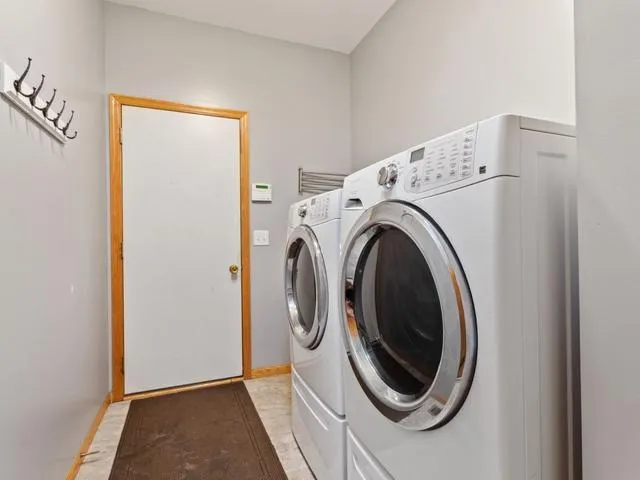 339 Summer Place E Maplewood, MN 55117