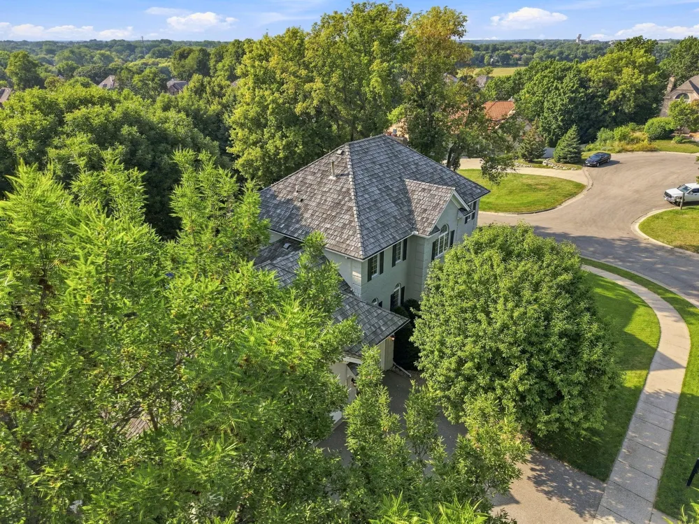 9486 Olympia Drive Eden Prairie, MN 55347