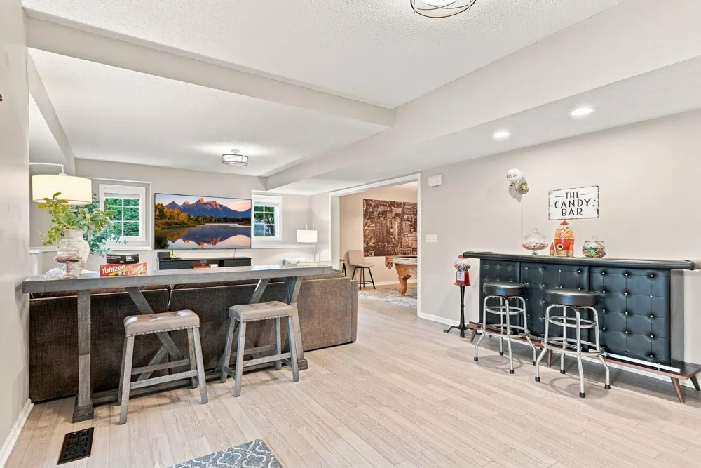 9486 Olympia Drive Eden Prairie, MN 55347