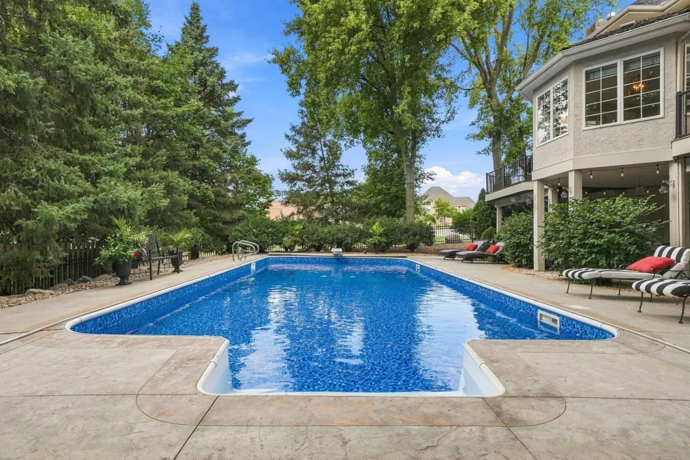 9486 Olympia Drive Eden Prairie, MN 55347