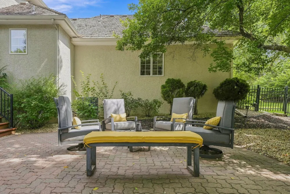 9486 Olympia Drive Eden Prairie, MN 55347