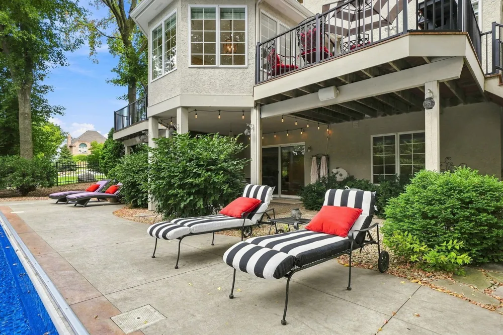 9486 Olympia Drive Eden Prairie, MN 55347