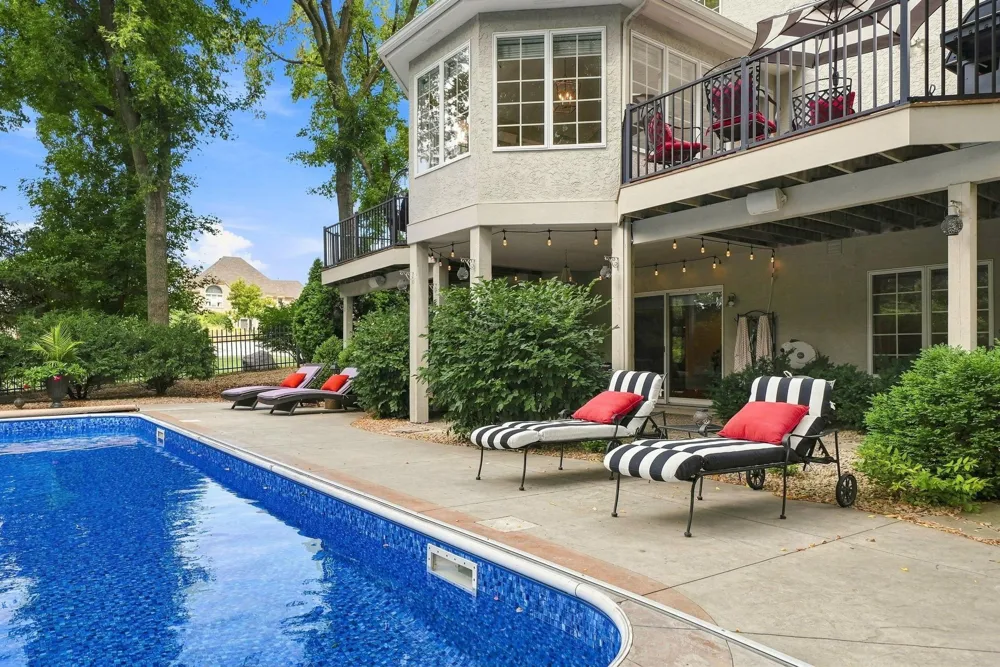 9486 Olympia Drive Eden Prairie, MN 55347