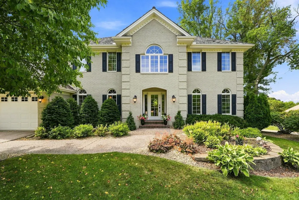 9486 Olympia Drive Eden Prairie, MN 55347