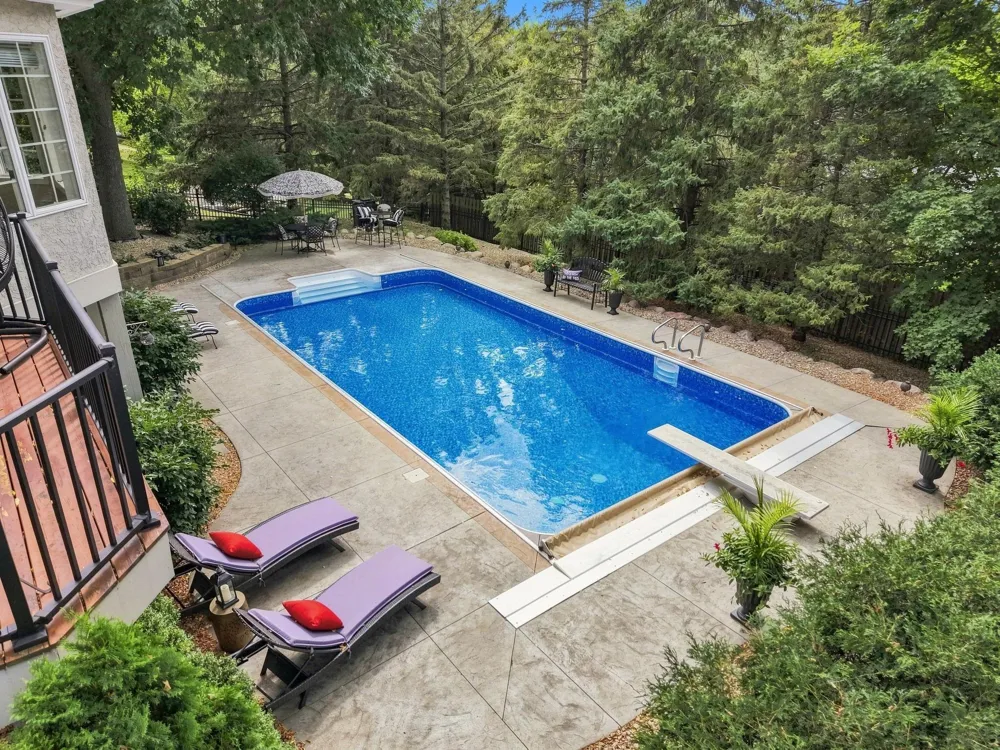 9486 Olympia Drive Eden Prairie, MN 55347