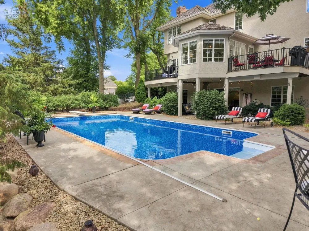 9486 Olympia Drive Eden Prairie, MN 55347
