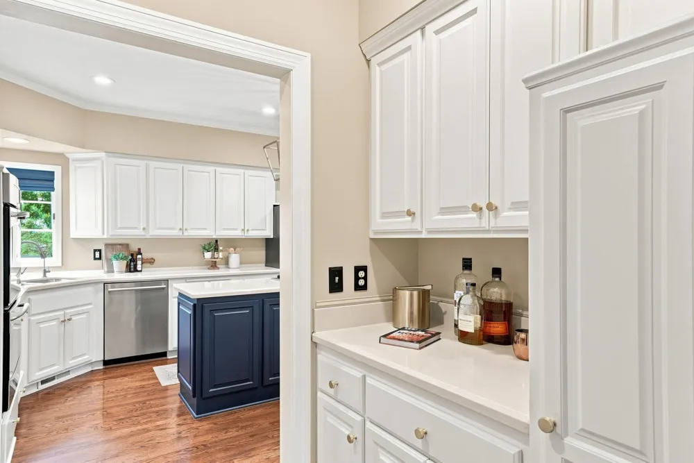 9486 Olympia Drive Eden Prairie, MN 55347