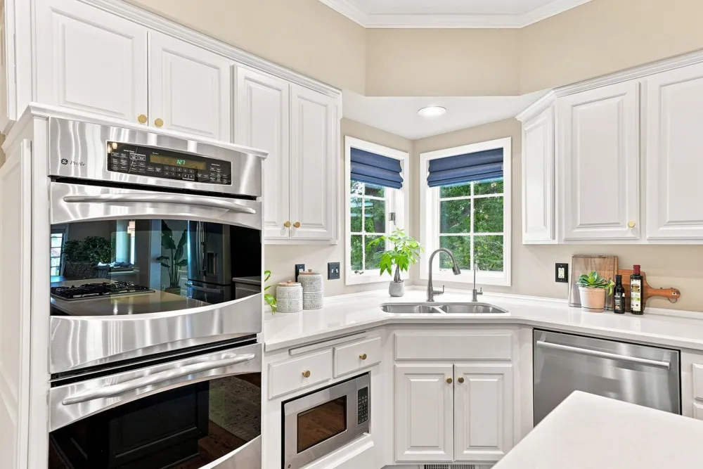 9486 Olympia Drive Eden Prairie, MN 55347