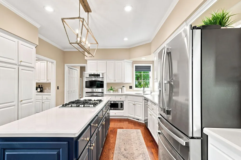 9486 Olympia Drive Eden Prairie, MN 55347