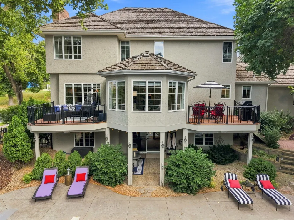 9486 Olympia Drive Eden Prairie, MN 55347