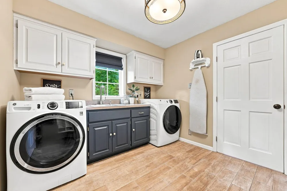 9486 Olympia Drive Eden Prairie, MN 55347