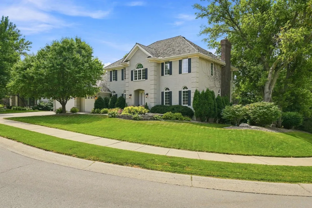 9486 Olympia Drive Eden Prairie, MN 55347