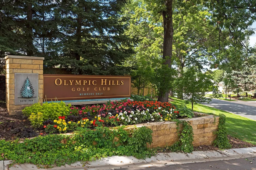 9486 Olympia Drive Eden Prairie, MN 55347