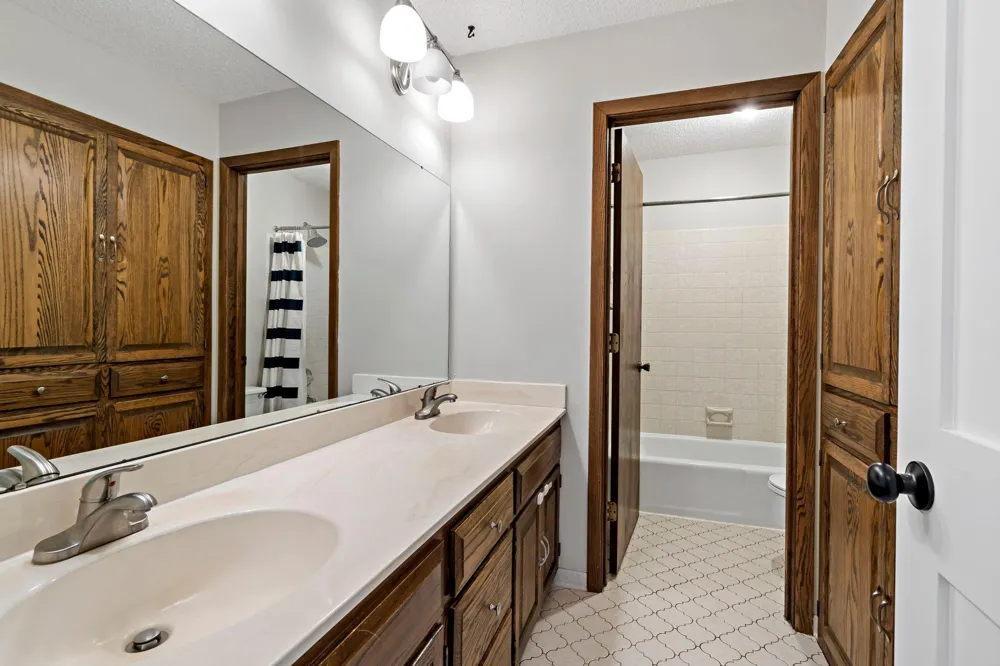 18920 27th Avenue Plymouth, MN 55447